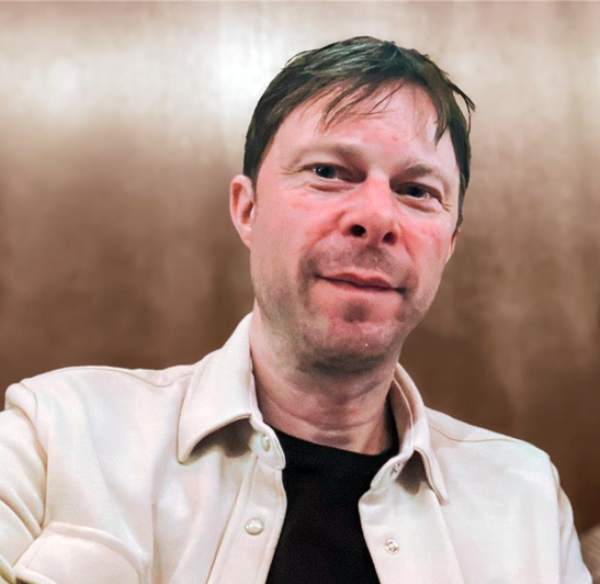 Mark Vlok Headshot.png